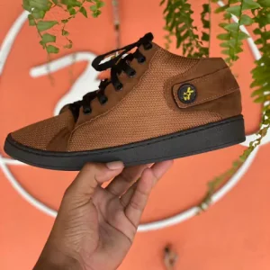 Chukka boot caramel black sole